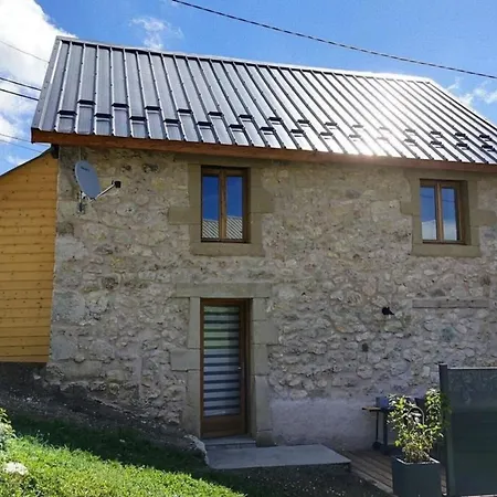 Nyaraló Charmante Maison Au Desert D'entremont *
